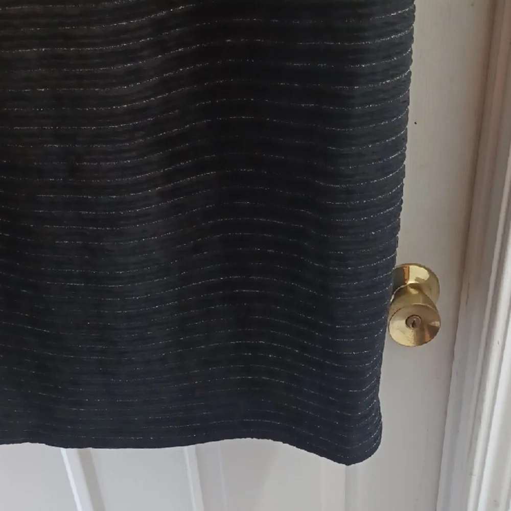 Brianna Milay Chic Black Sleeveless Dress with Chain Detail, 24W - Picture 6 of 10